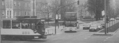 Kreuzung mit Bus und Straßenbahn