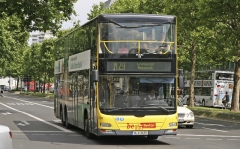 Bus M29 auf Kreuzung