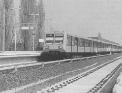 S-Bahn auf Strecke