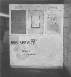 Fahrkartenschalter der BVG, heruntergekommen