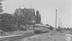 Zug an Bahnhof