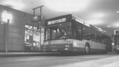 Bus in der Haltestelle im Steglitzer Kreisel