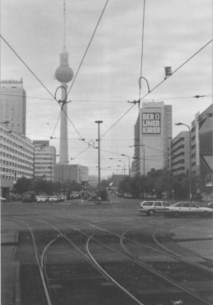 Kreuzung mit Tram-Gleise