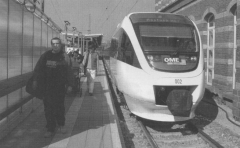 Interconnex-Zug am Bahnhof