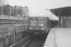 S-Bahn bei der Einfahrt