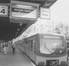 S-Bahn am Bahnsteig