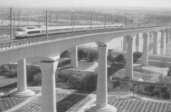 TGV auf einer Brücke