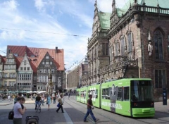 Bremen, Marktplatz mit Rathaus und Straßenbahn