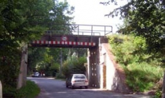 Abgängige Brücke in Lindow über die Arthur-Fleury-Straße