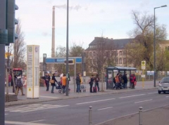 Dürftige Bushaltestelle in der weiteren Umgebung des Berliner Hauptbahnhofs