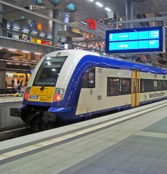 Interconnex am Bahnsteig vom Hauptbahnhof