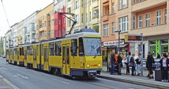 Tatra Fahrzeug an der Haltestelle Eberswalder Straße.