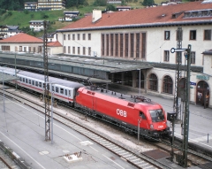 Bahnhof mit Zug