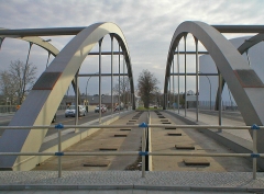 Brücke mit Platzhalter für die Straßenbahn