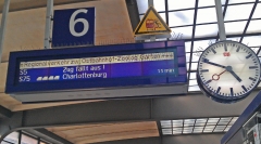S-Bahn Zugzielanzeiger mit Ausfällen.
