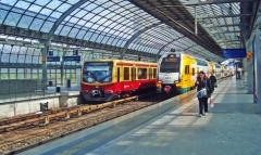 S-Bahn im Bahnhof Spandau