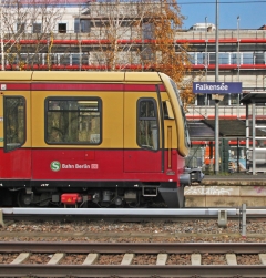 S-Bahn am Bahnhof Falkensee