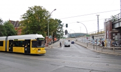 Kreuzung mit Straßenbahn